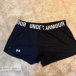 Under armor elastic/tie waist shorts large